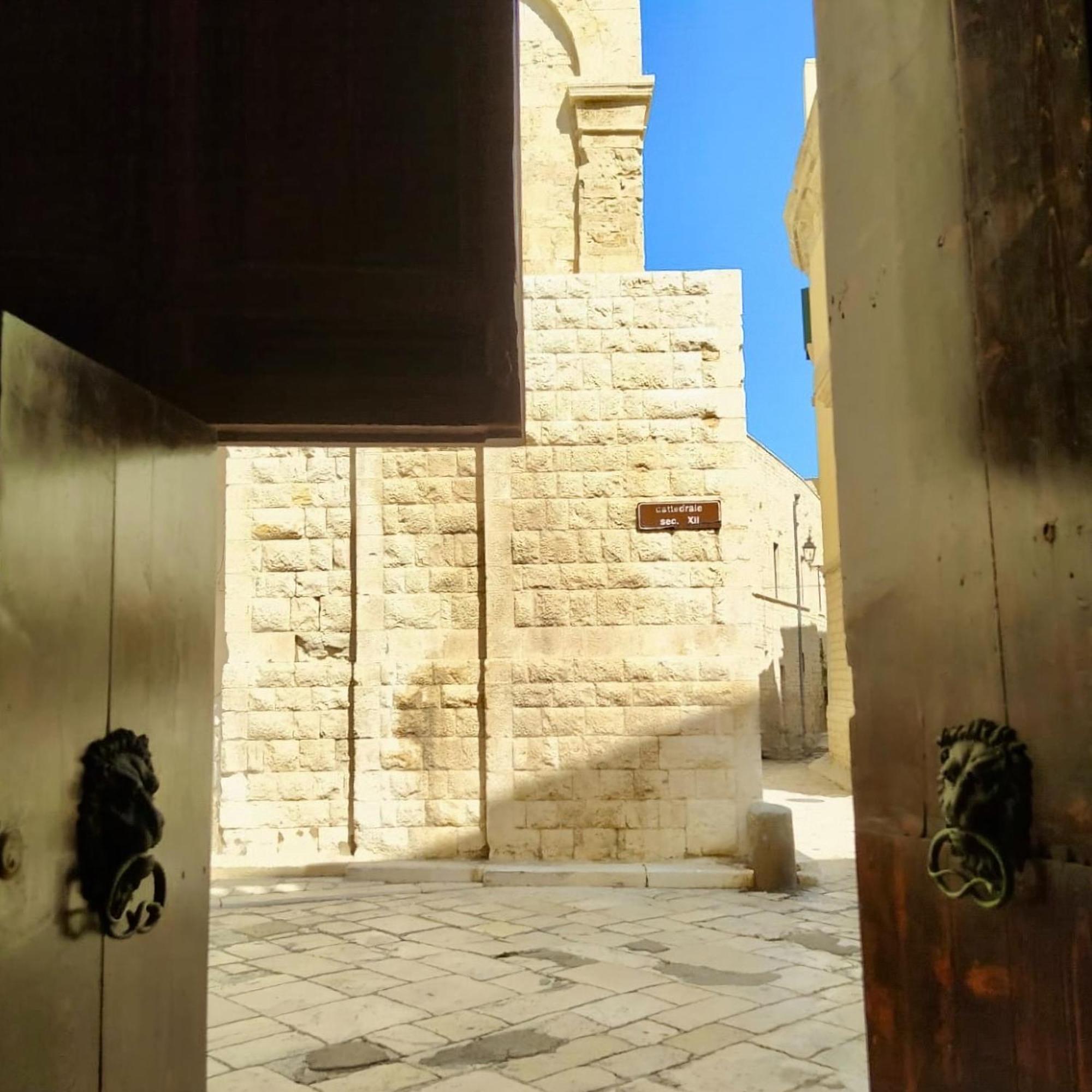 Palazzo Framarino Dei Malatesta - Noble Floor - XIV Century Giovinazzo Exterior photo
