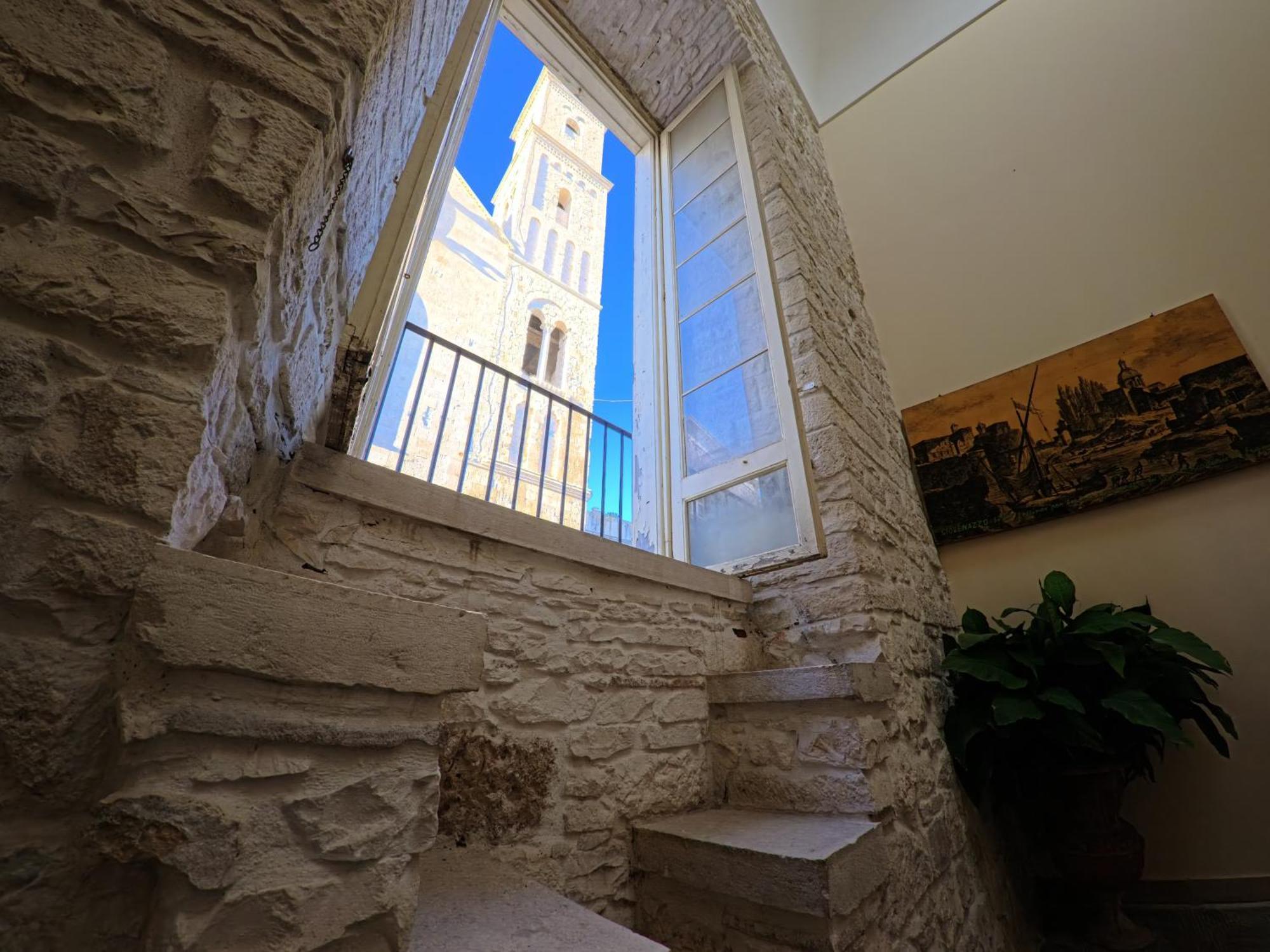Palazzo Framarino Dei Malatesta - Noble Floor - XIV Century Giovinazzo Exterior photo