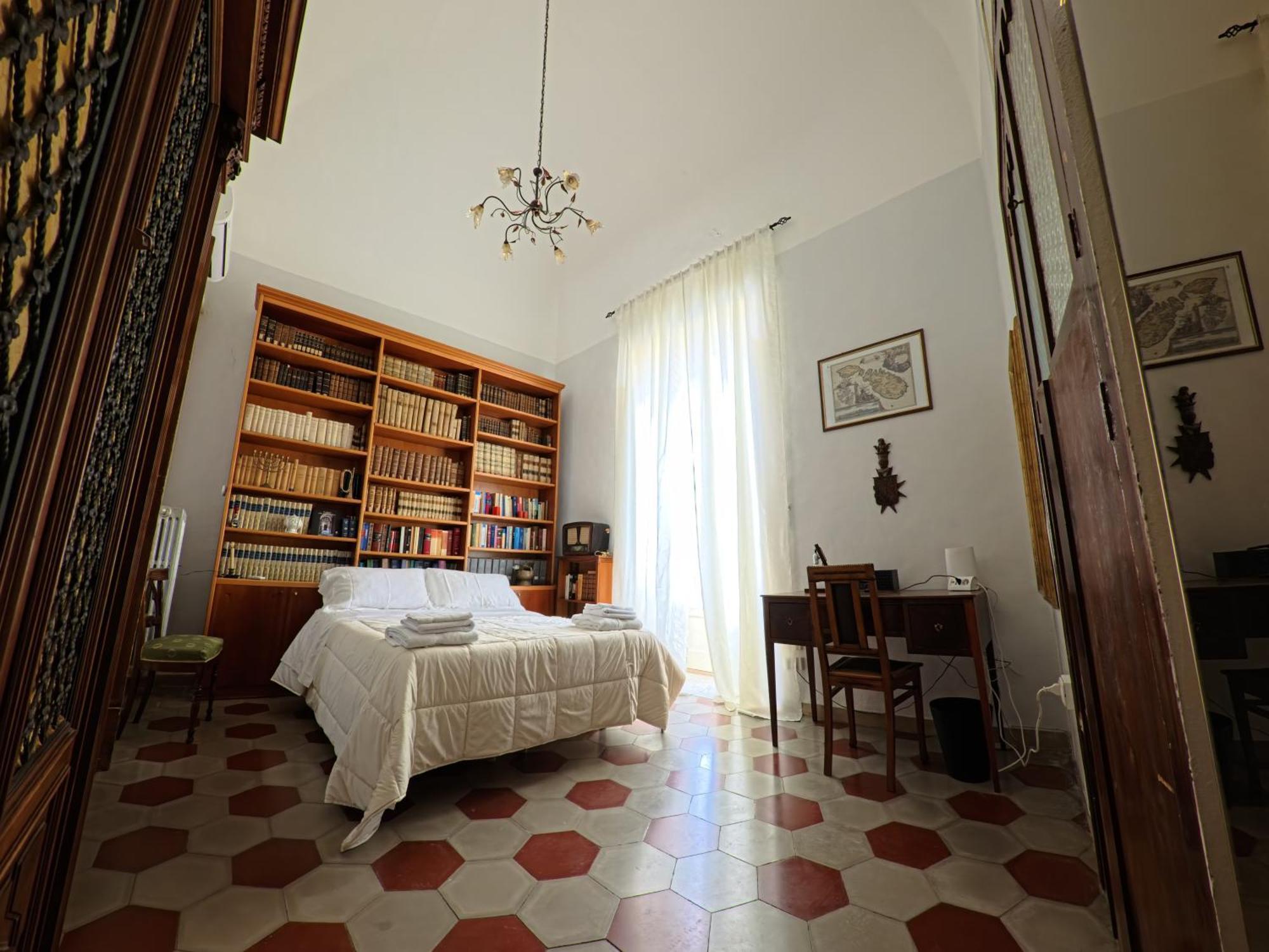 Palazzo Framarino Dei Malatesta - Noble Floor - XIV Century Giovinazzo Exterior photo