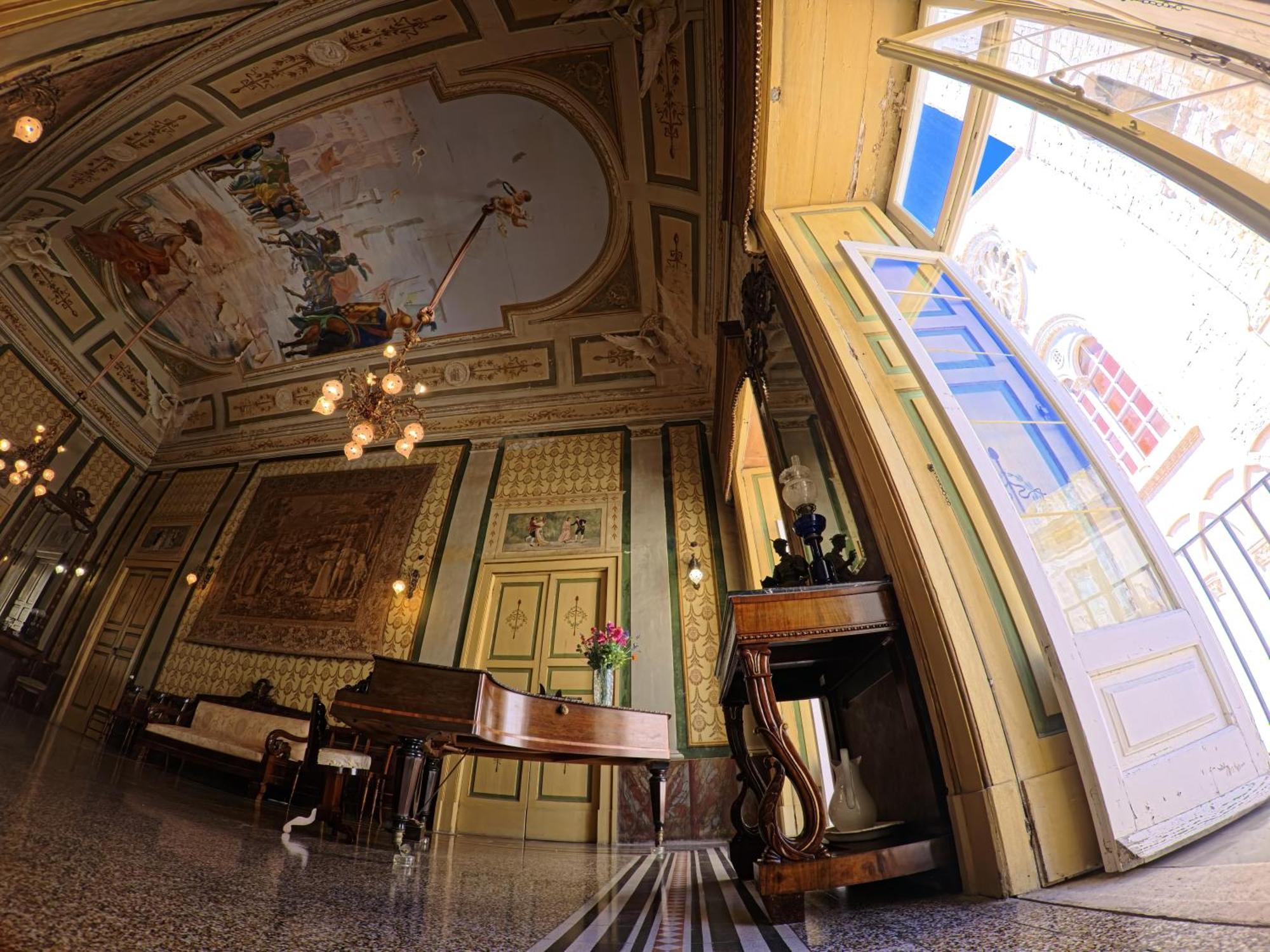 Palazzo Framarino Dei Malatesta - Noble Floor - XIV Century Giovinazzo Exterior photo