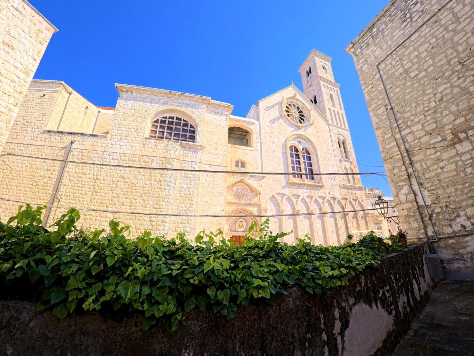 Palazzo Framarino Dei Malatesta - Noble Floor - XIV Century Giovinazzo Exterior photo